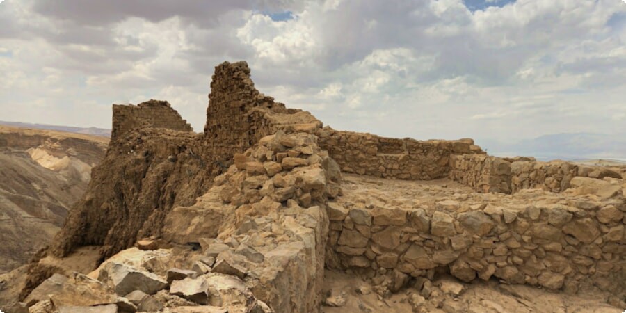 Surgiendo del desierto: un viaje a través de las maravillas arqueológicas del Parque Nacional Masada